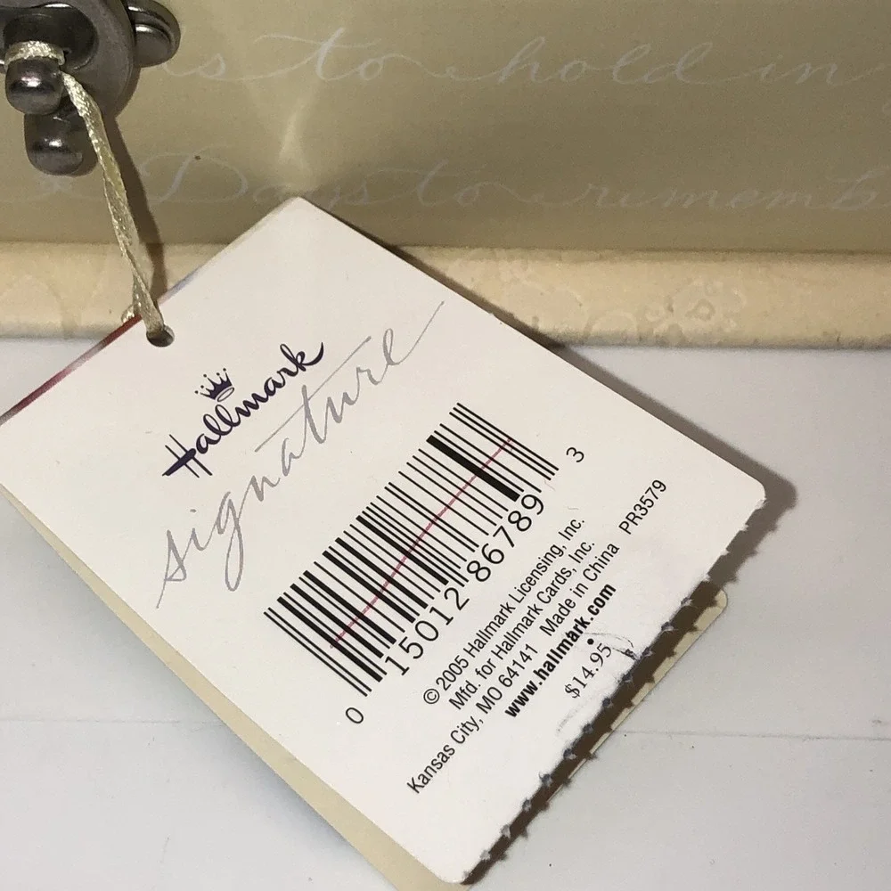 Unused Hallmark Card Keeper Box Photo Safe NOS 2005 12